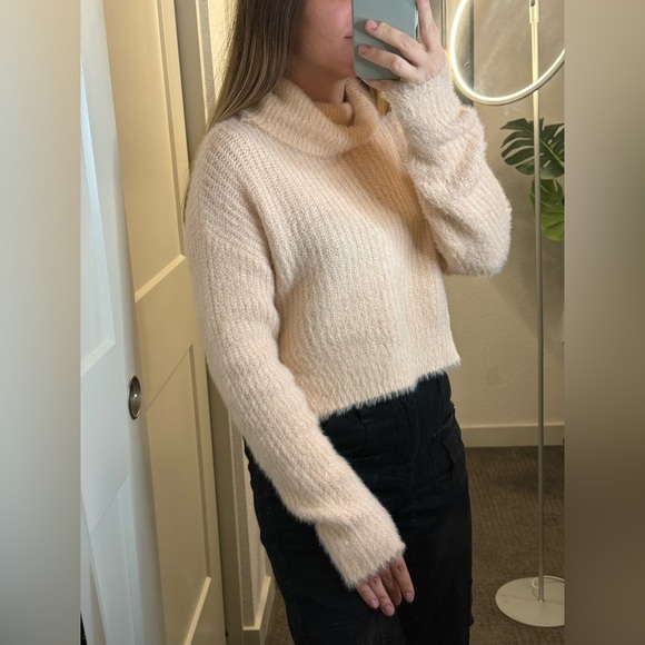 Charlotte Russe Light Pink Cowl Neck Soft Sweater Cropped Girly Feminine Size XS - Picture 1 of 6